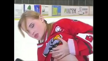 Анальный секс с русской хоккеисткой после тренировки смотреть на xvideos